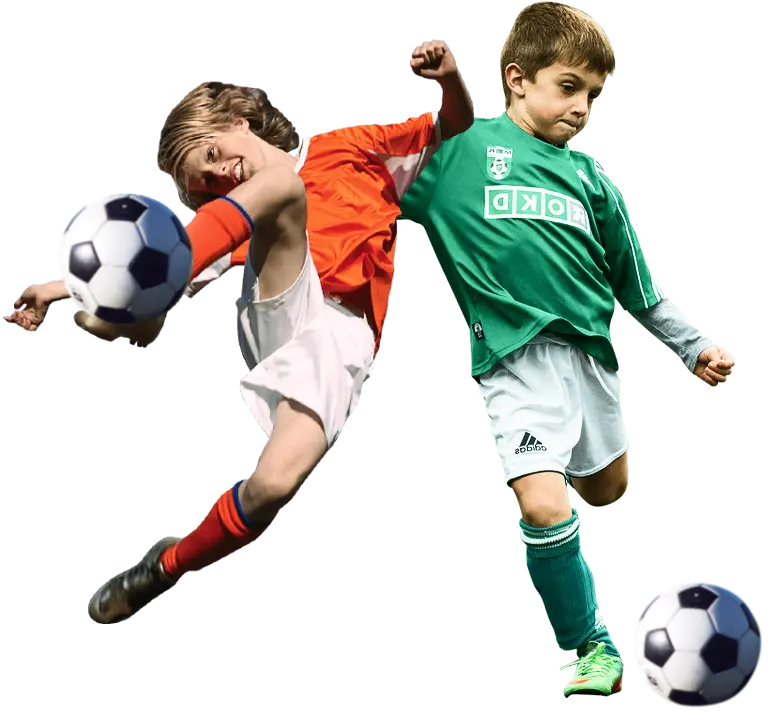 2 Kinder spielen Fußball mit gutem Training in Lübeck